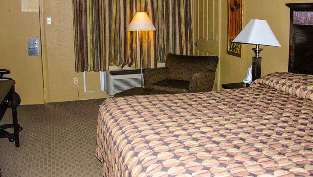 Fortune Inn & Suites Newport Room photo